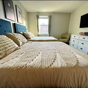  Holiday home Stadiumview Villa: Pet-friendly 4br With Vistas United States